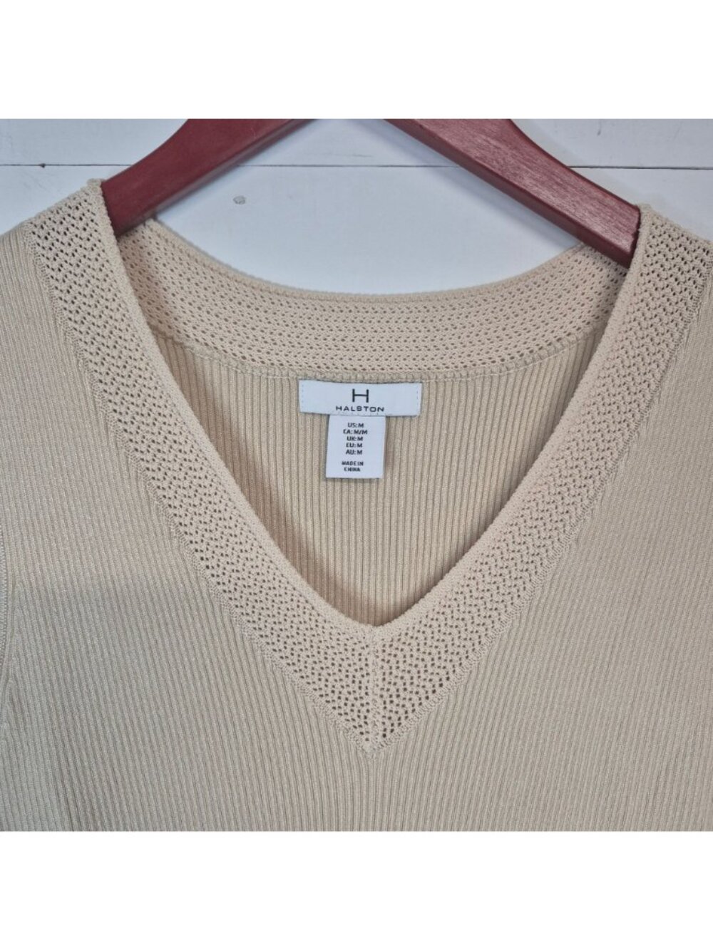 Halston Beige Sleeveless Ribbed Knit V-Neck Tank Top With Crochet Trim Womens Si - Picture 4 of 6